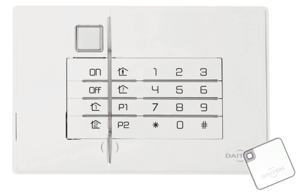 L'image représentant le clavier vocal SH640AX avec lecteur de badge et détecteur d’approche, conçu pour la mise en marche du système de sécurité, installé à proximité d’une porte d’entrée.